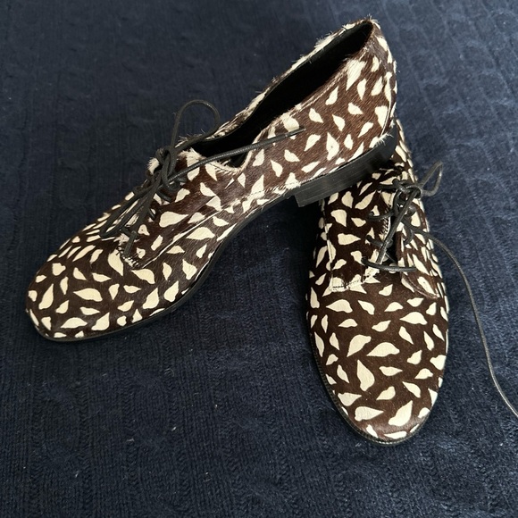 Never Worn Diane Von Furstenberg dyed calf fur printed Oxford shoes size 8.5 - Picture 2 of 3